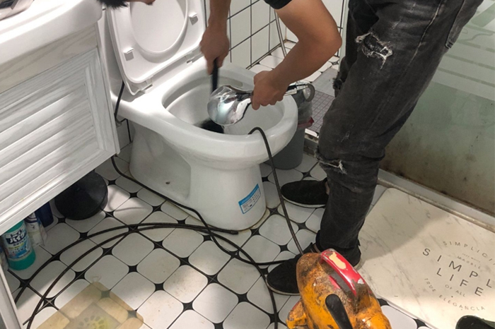 湘西马桶堵塞自己疏通还是找师傅?专业上门服务让你省时更省心